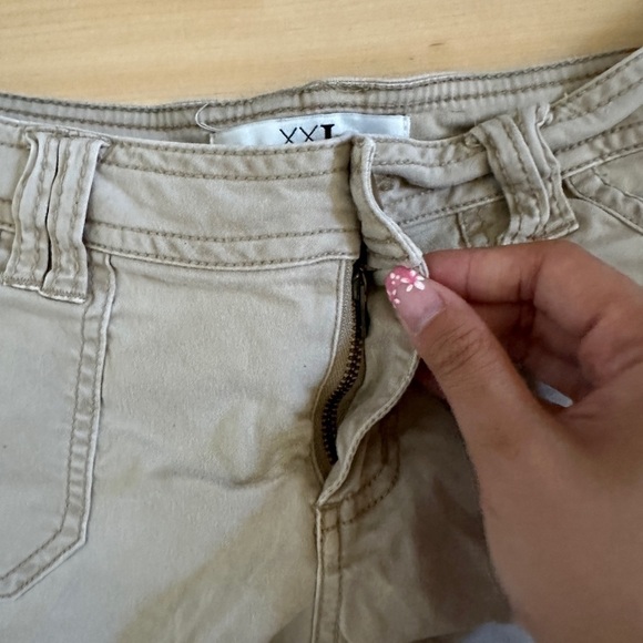 Forever 21 Khaki Tan Cargo Chino Womens short shorts vacation casual neutral - Picture 3 of 4